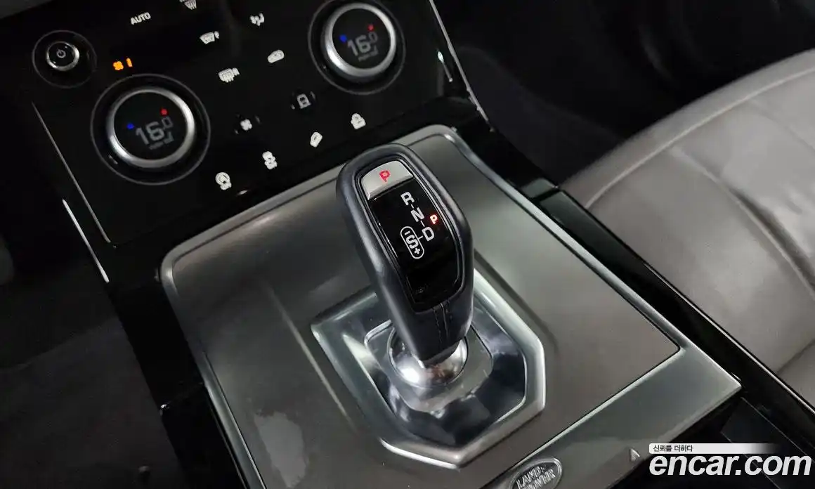 Land Rover Range-Rover Evoque 2023 2.0 Автомат в Москве № 166111, фото 9