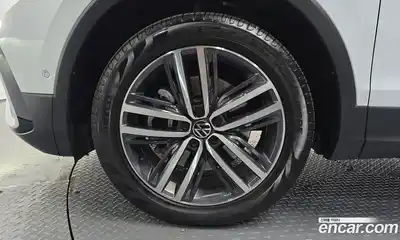 Volkswagen Tiguan 2023 2.0 Автомат в Москве № 168444, миниатюра 5