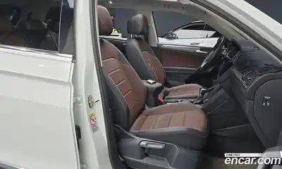 Volkswagen Tiguan 2023 2.0 Автомат в Москве № 168444, миниатюра 10