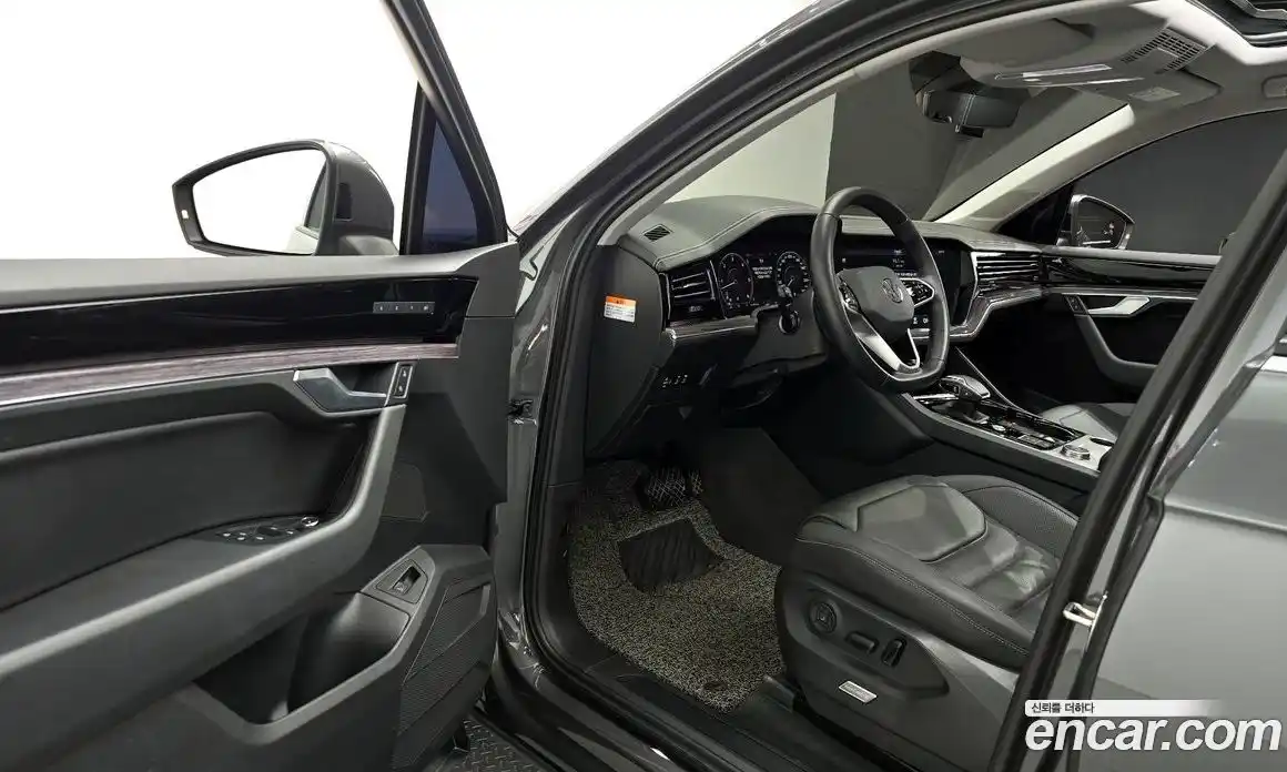 Volkswagen Touareg 2023 3.0 Автомат в Москве № 168601, фото 9