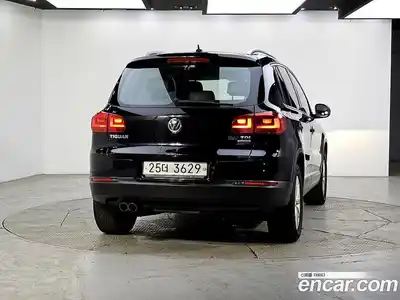 Volkswagen Tiguan 2015 2.0 Автомат в Москве № 169293, миниатюра 3