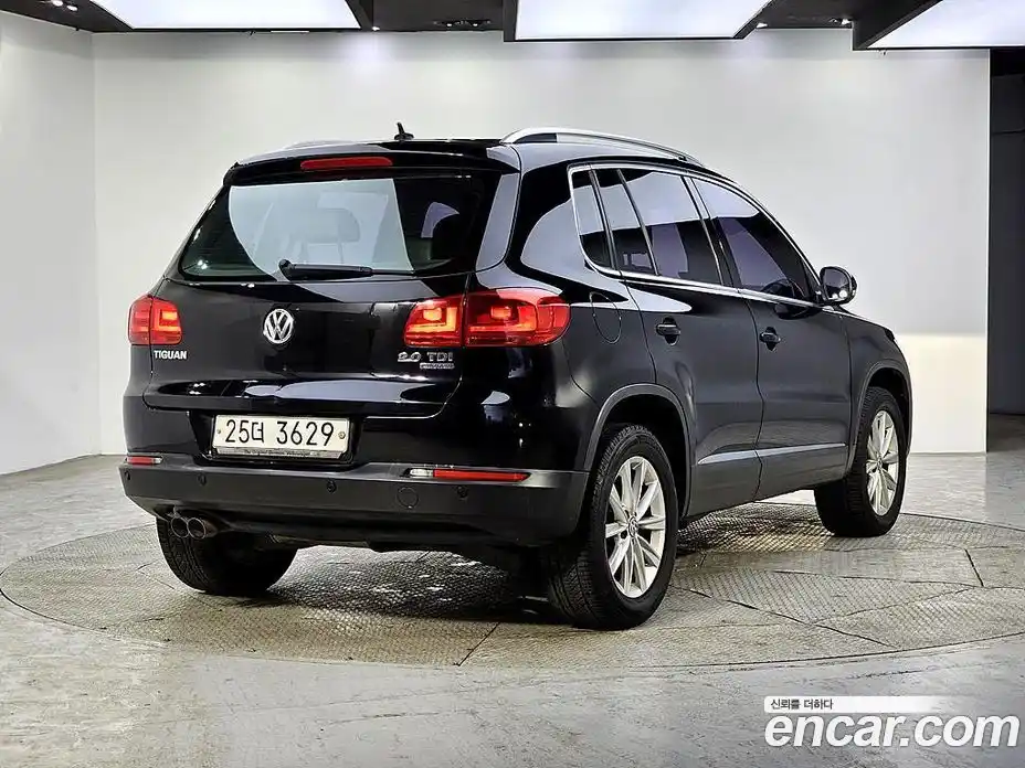 Volkswagen Tiguan 2015 2.0 Автомат в Москве № 169293, фото 4