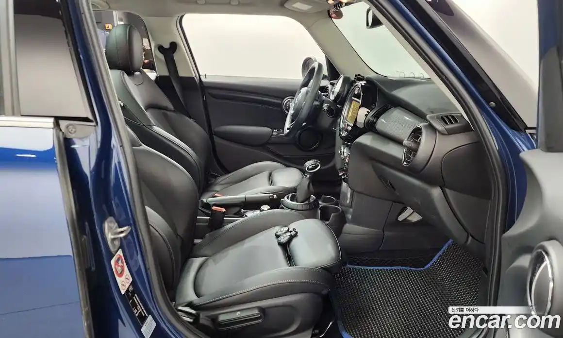 Mini Cooper 2015 1.5 Автомат в Москве № 177166, фото 11