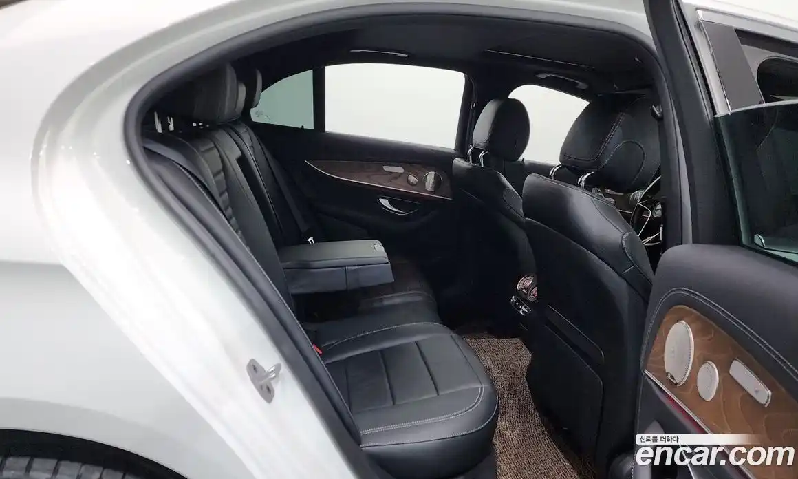 Mercedes-Benz E-Class 2021 2.0 Автомат в Москве № 194370, фото 12