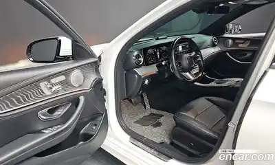 Mercedes-Benz E-Class 2021 2.0 Автомат в Москве № 194490, миниатюра 2