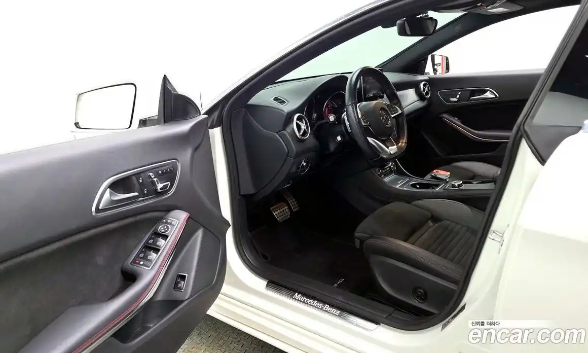 Mercedes-Benz CLA-Class 2018 2.0 Автомат в Москве № 195084, фото 17