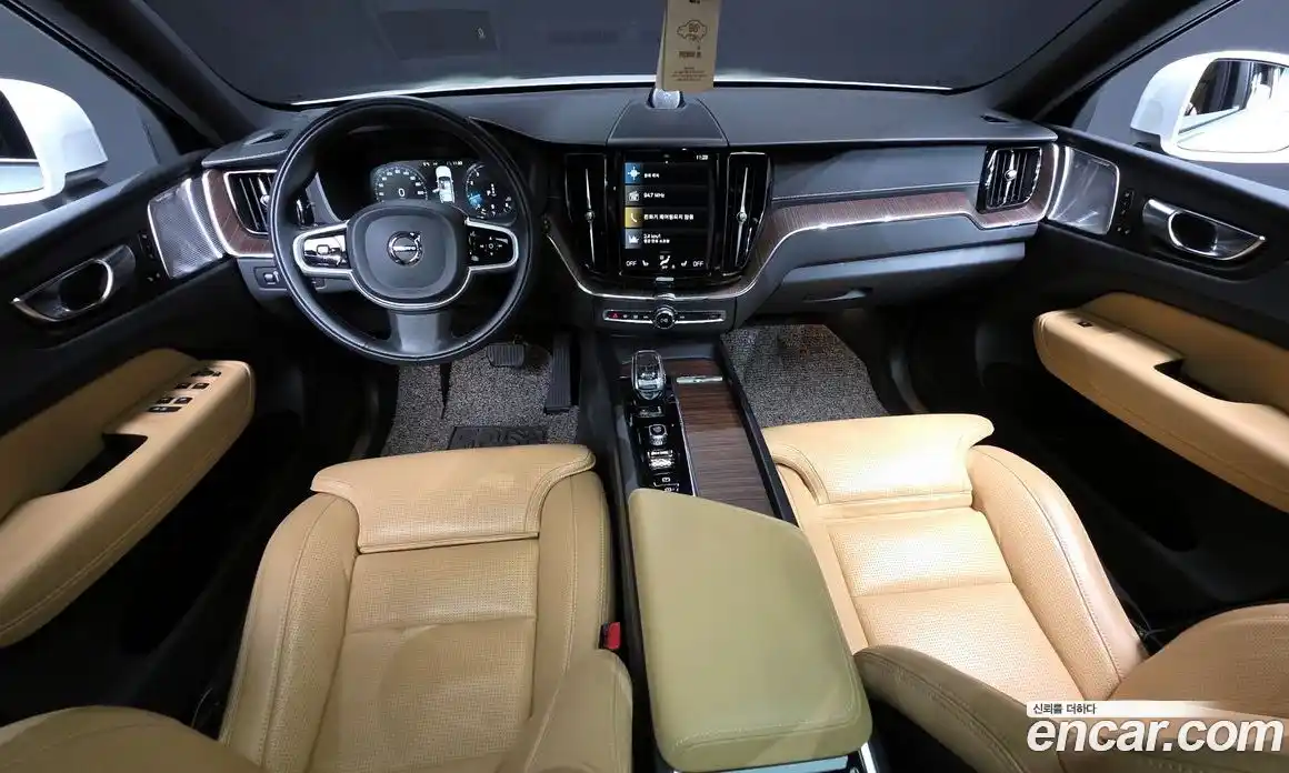 Volvo XC60 2021 2.0 Автомат в Москве № 197012, фото 20