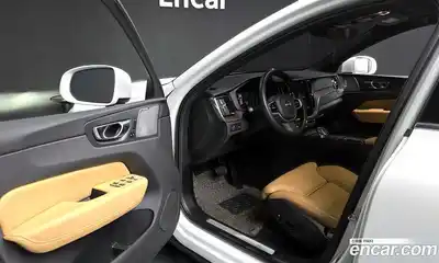 Volvo XC60 2021 2.0 Автомат в Москве № 197012, миниатюра 3