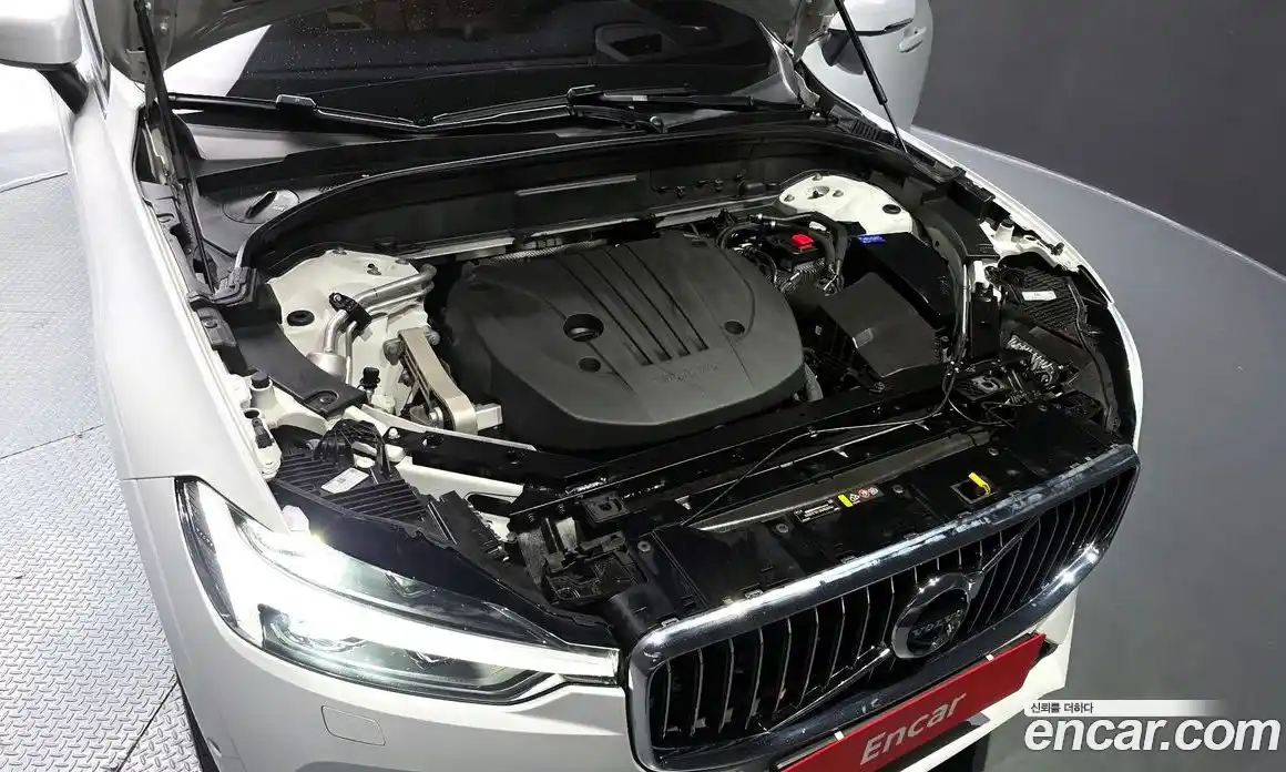 Volvo XC60 2021 2.0 Автомат в Москве № 197012, фото 9