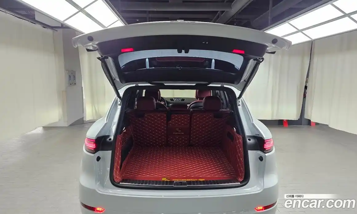 Porsche Cayenne 2023 3.0 Автомат в Москве № 197120, фото 1