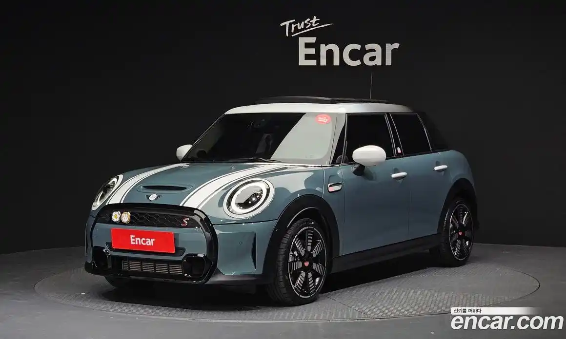 Mini Cooper 2023 2.0 Автомат в Москве № 204810, фото 14