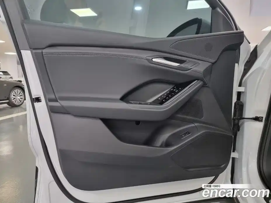 Audi Q6 e-tron 2025 0.2 Автомат в Москве № 212175, фото 17