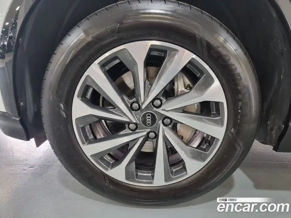 Audi Q6 e-tron 2025 0.2 Автомат в Москве № 212175, фото 5