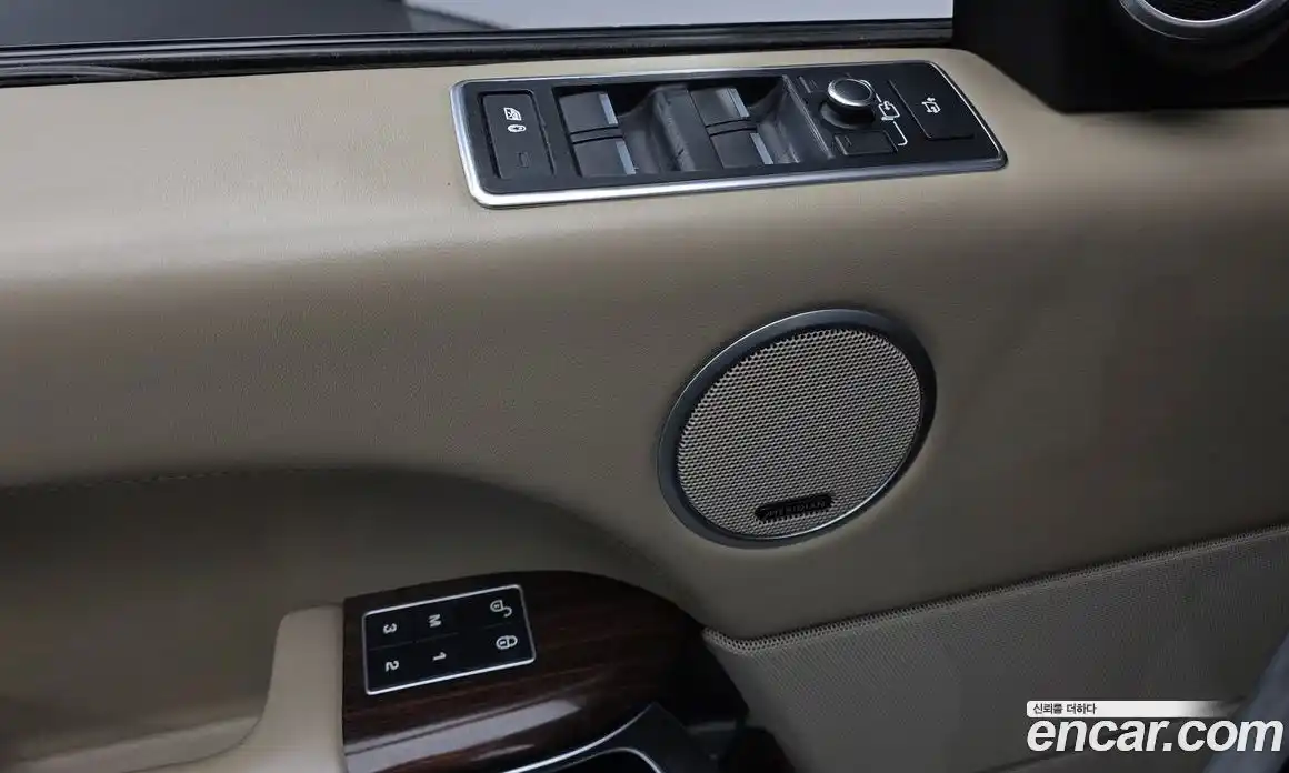 Land Rover Range-Rover 2016 4.4 Автомат в Москве № 213843, фото 17