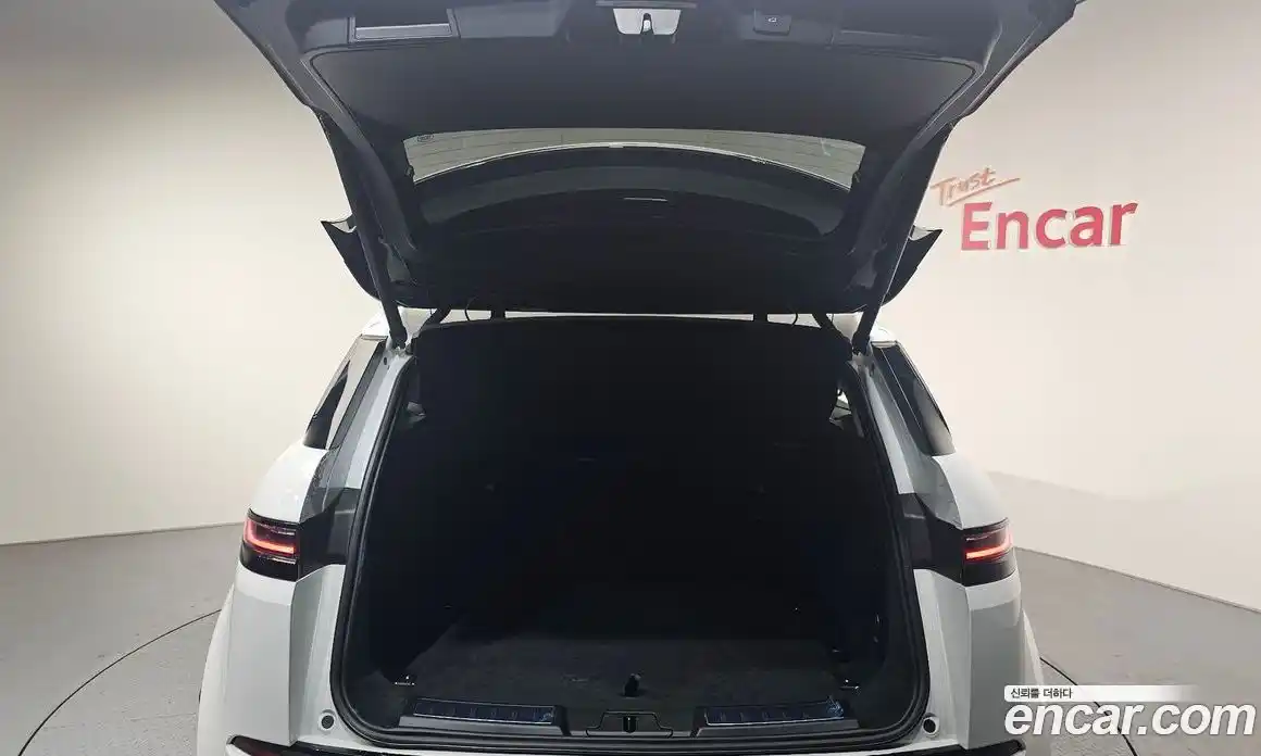 Land Rover Range-Rover Evoque 2024 2.0 Автомат в Москве № 231219, фото 3