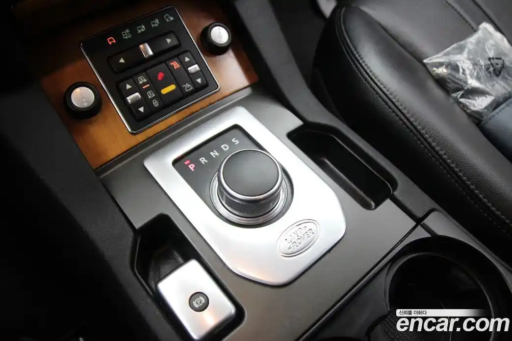 Land Rover Discovery 2013 3.0 Автомат в Москве № 231359, фото 9