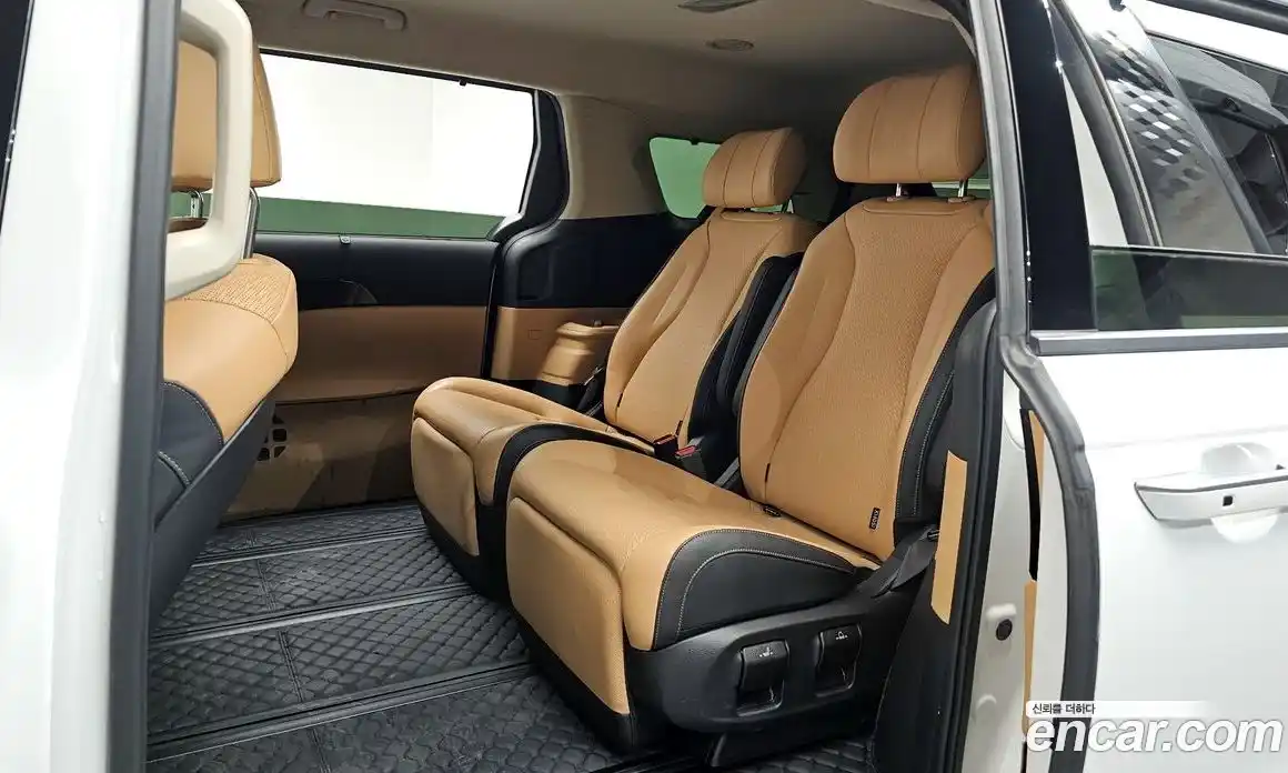 Kia Canival 2023 3.5 Автомат в Москве № 287776, фото 11