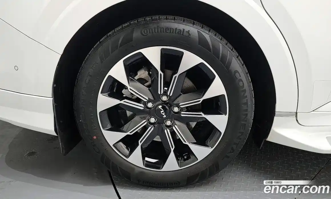 Kia Canival 2023 3.5 Автомат в Москве № 287776, фото 5