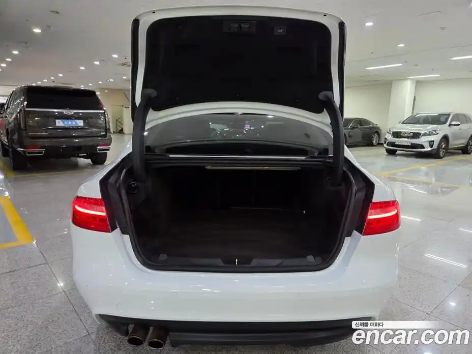 Jaguar XE 2019 2.0 Автомат в Москве № 305191, фото 19