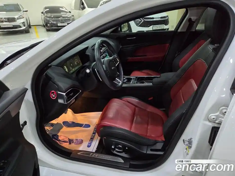 Jaguar XE 2019 2.0 Автомат в Москве № 305191, фото 6