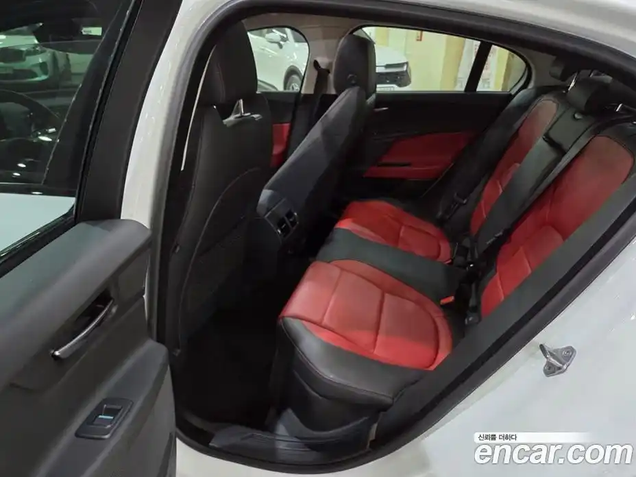 Jaguar XE 2019 2.0 Автомат в Москве № 305191, фото 7