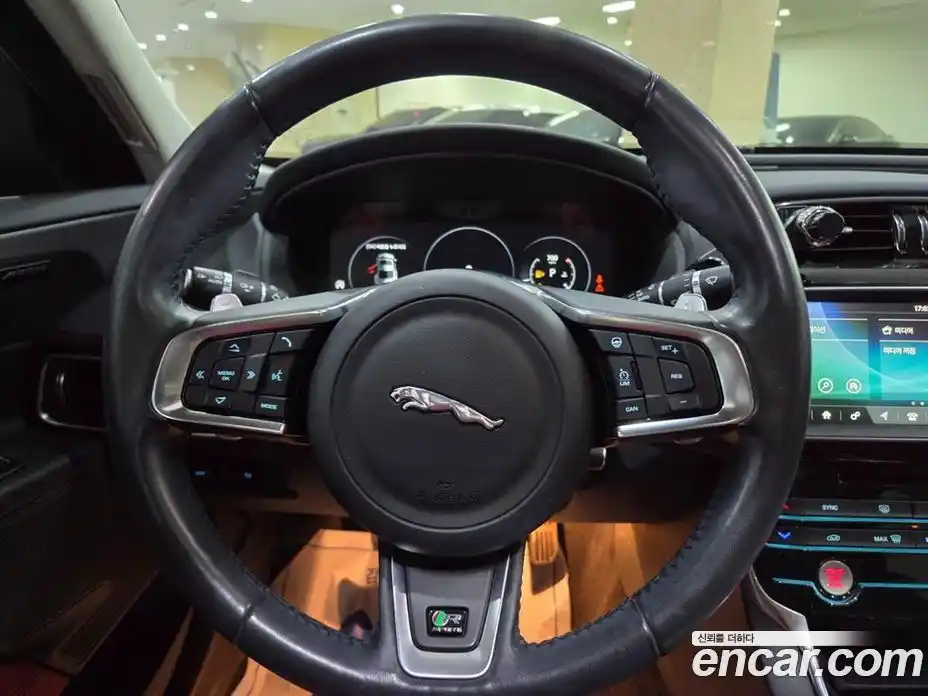 Jaguar XE 2019 2.0 Автомат в Москве № 305191, фото 9