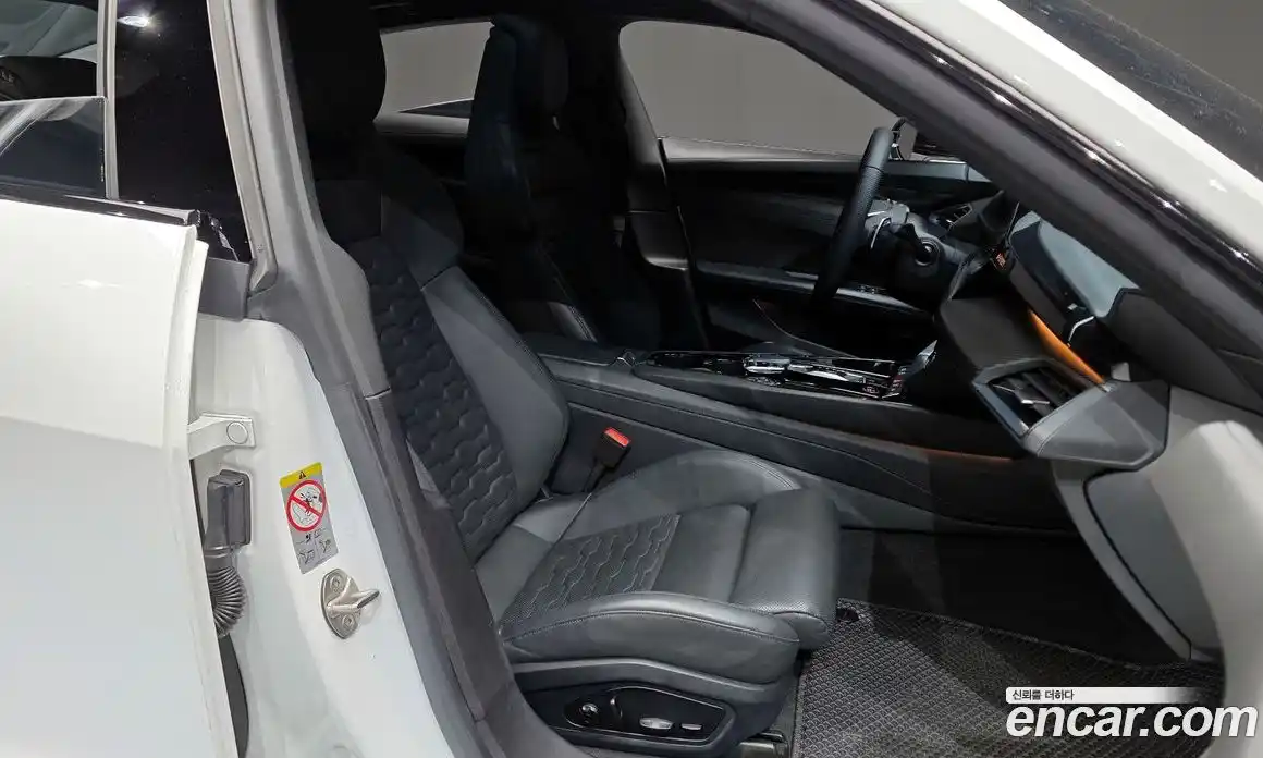 Audi e-tron GT 2022 0.1 Автомат в Москве № 312125, фото 18