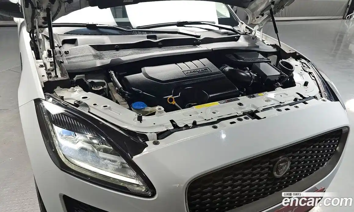 Jaguar E-Pace 2018 2.0 Автомат в Москве № 335820, фото 13