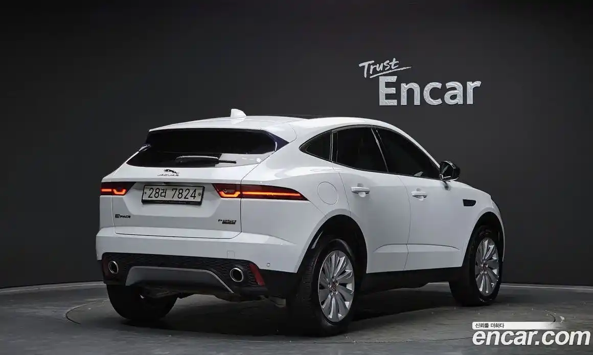 Jaguar E-Pace 2018 2.0 Автомат в Москве № 335820, фото 15