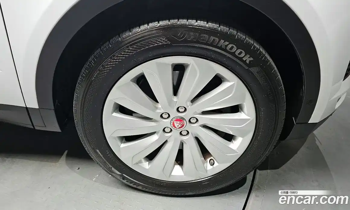 Jaguar E-Pace 2018 2.0 Автомат в Москве № 335820, фото 7