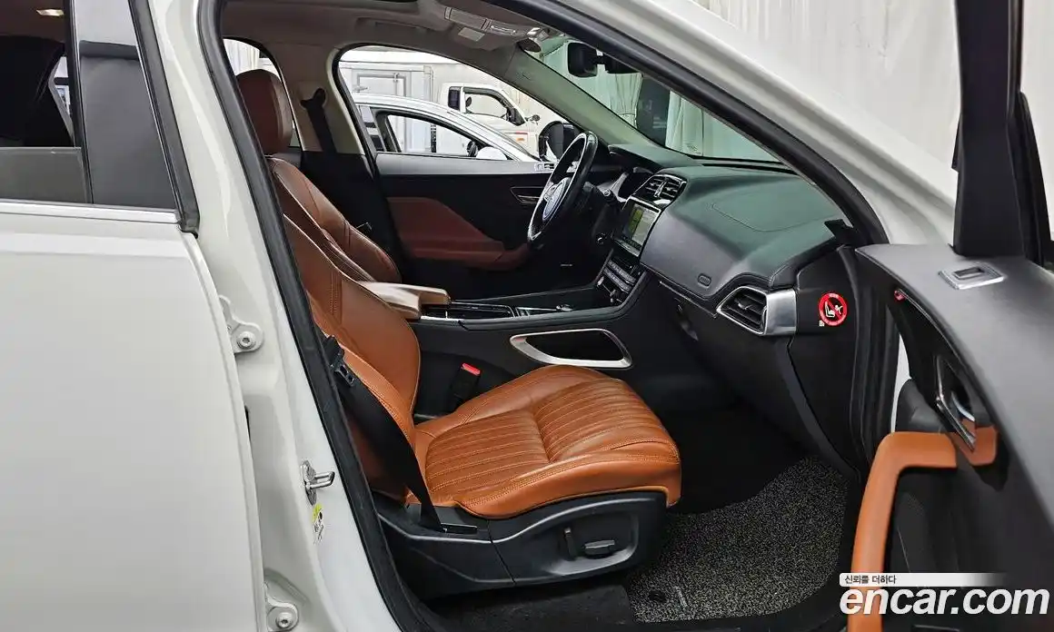 Jaguar F-Pace 2017 2.0 Автомат в Москве № 335831, фото 18