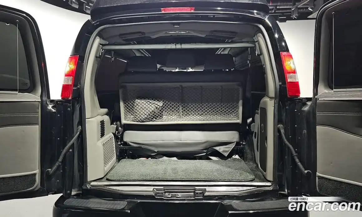 Chevrolet Express Van 2017 6.0 Автомат в Москве № 363532, фото 20