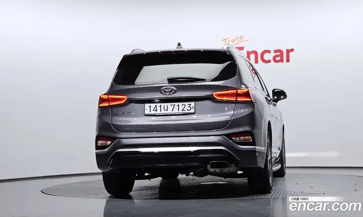 Hyundai Santa Fe 2020 2.0 Автомат в Москве № 399651, фото 4