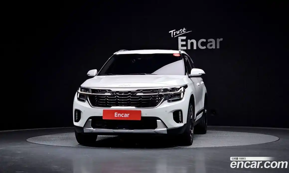 Kia Seltos 2023 2.0 Автомат в Москве № 402568, фото 3