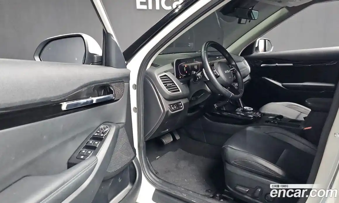 Kia Seltos 2023 2.0 Автомат в Москве № 402568, фото 10