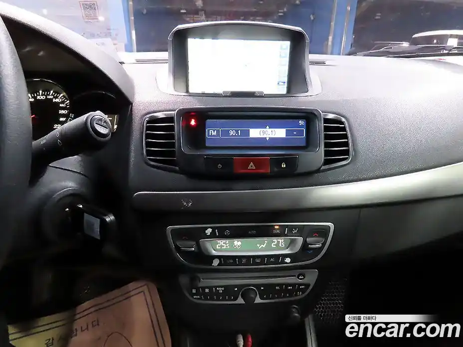 Renault SM3 2010 1.6 Автомат в Москве № 424324, фото 13