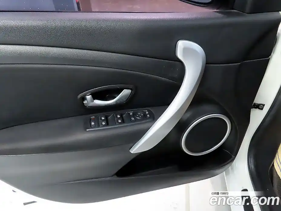 Renault SM3 2010 1.6 Автомат в Москве № 424324, фото 15