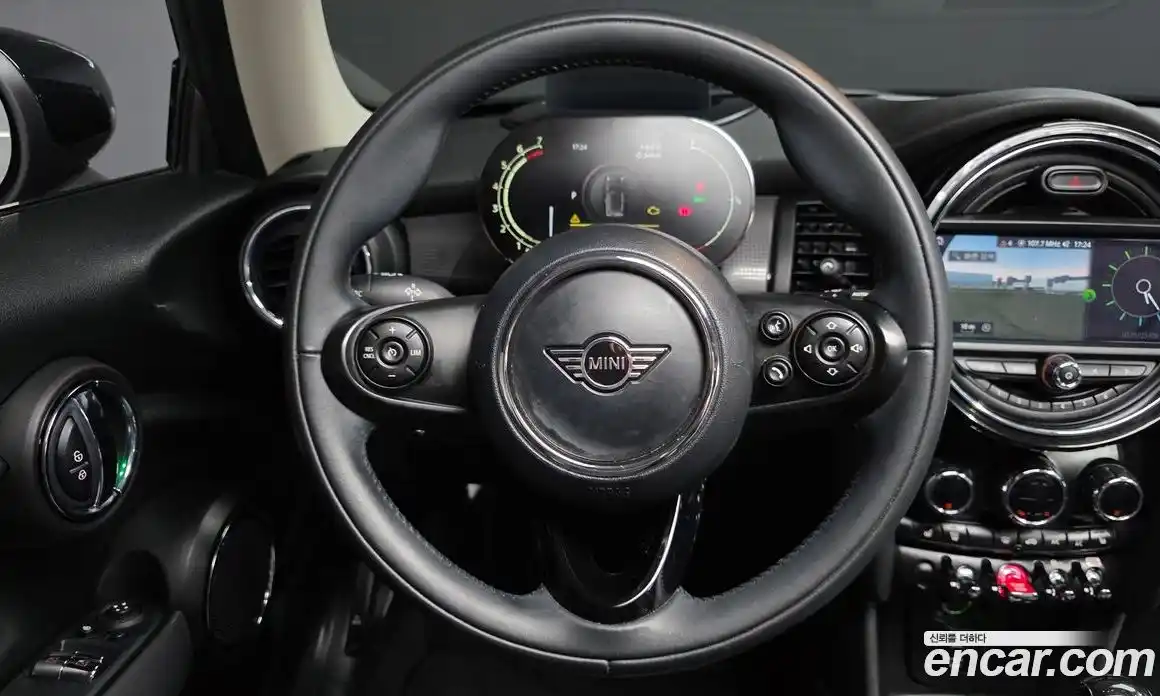 Mini Cooper 2021 1.5 Автомат в Москве № 471960, фото 13