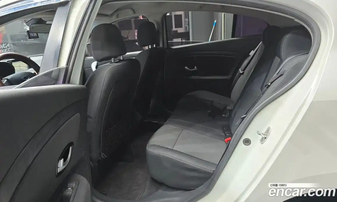 Renault SM3 2010 1.6 Автомат в Москве № 106741, фото 16