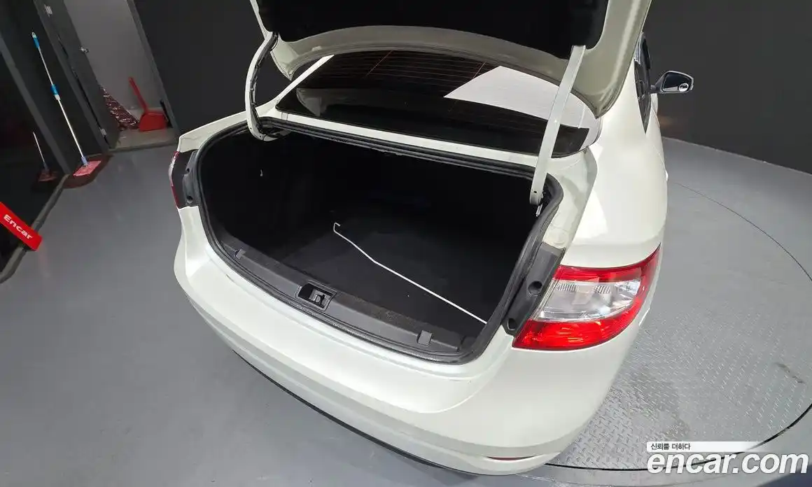 Renault SM3 2010 1.6 Автомат в Москве № 106741, фото 19