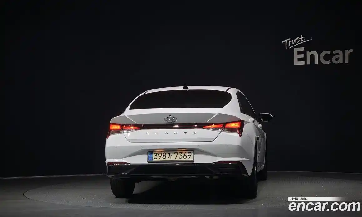 Hyundai Avante 2023 1.6 Автомат в Москве № 119647, фото 3