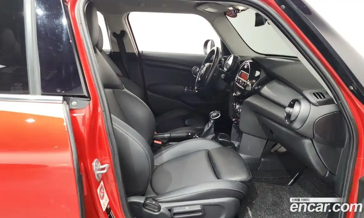 Mini Cooper 2015 1.5 Автомат в Москве № 144480, фото 15