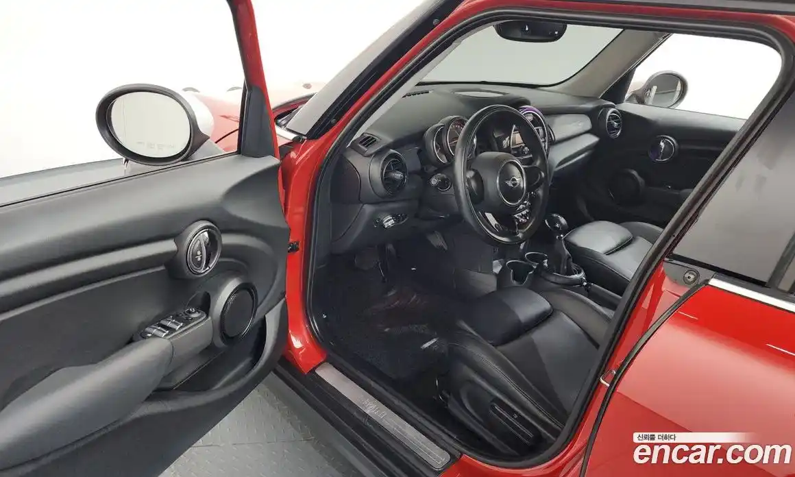 Mini Cooper 2015 1.5 Автомат в Москве № 144480, фото 3