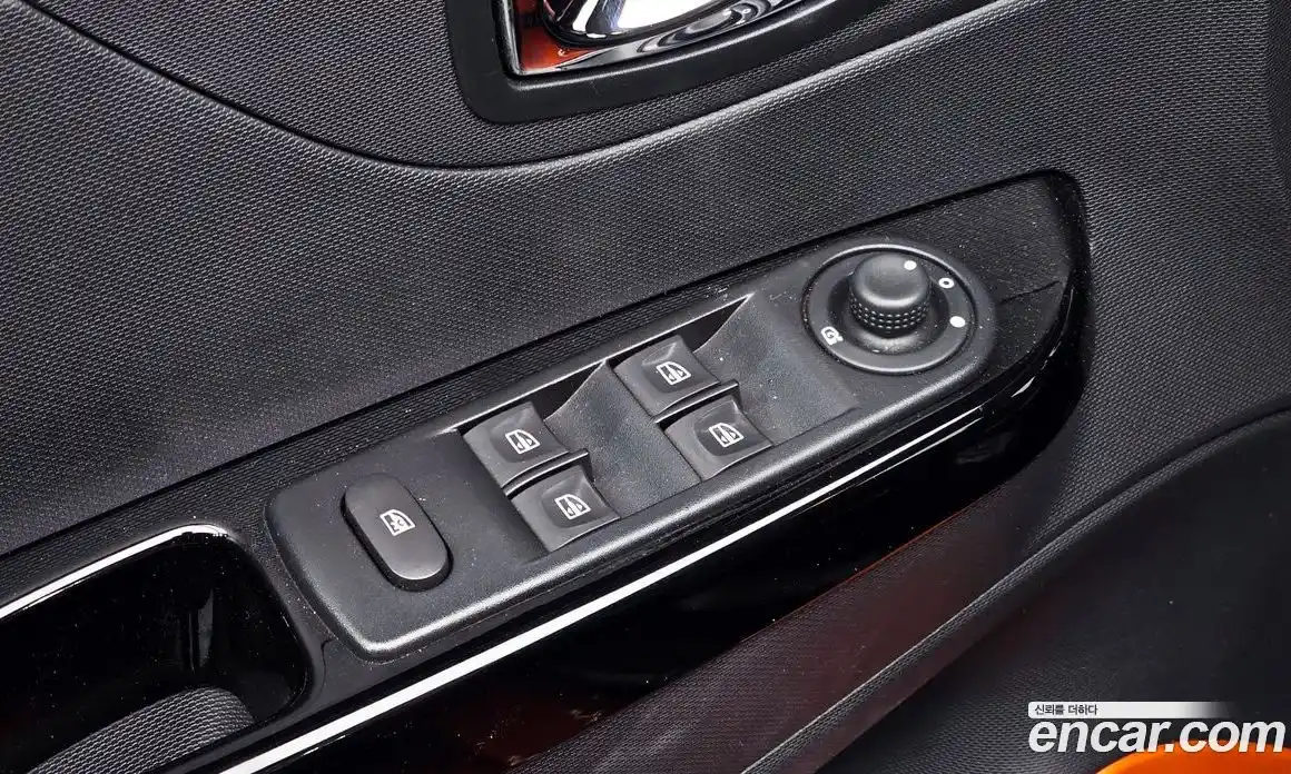 Renault QM3 2014 1.5 Автомат в Москве № 148079, фото 16