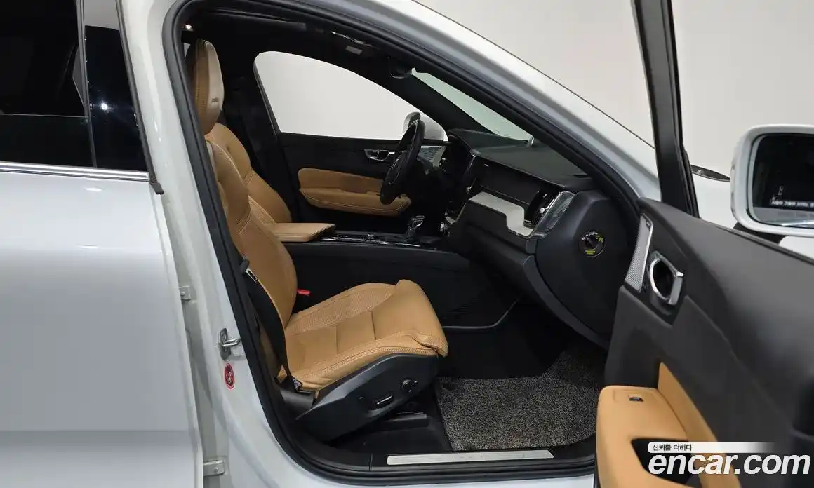 Volvo XC60 2020 2.0 Автомат в Москве № 164630, фото 12