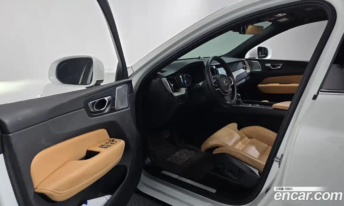 Volvo XC60 2020 2.0 Автомат в Москве № 164630, фото 13