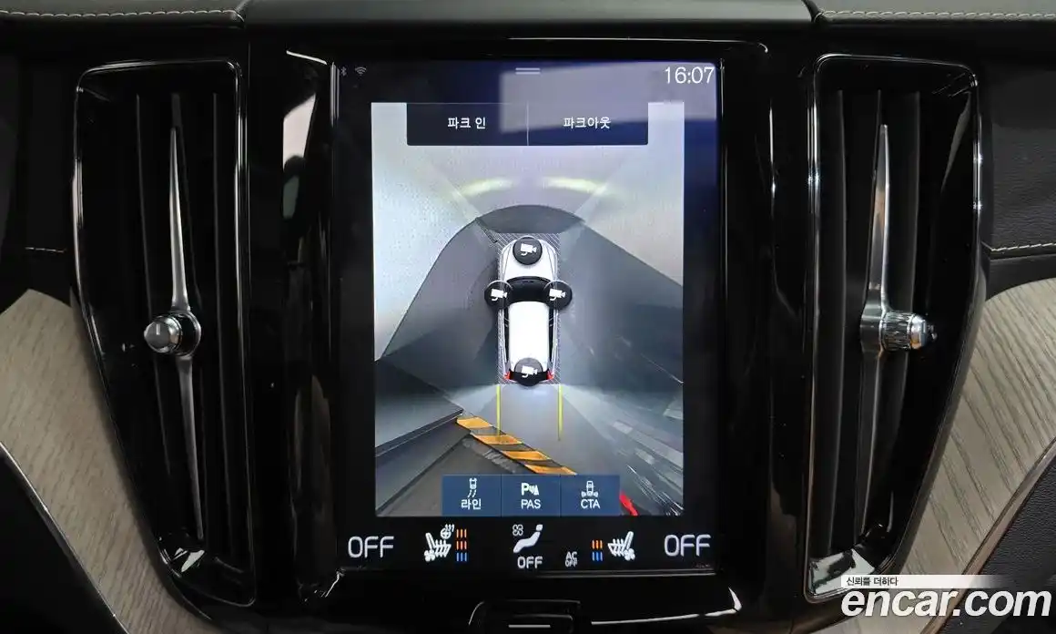 Volvo XC60 2020 2.0 Автомат в Москве № 164630, фото 3