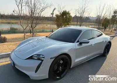 Porsche Taycan, 2022