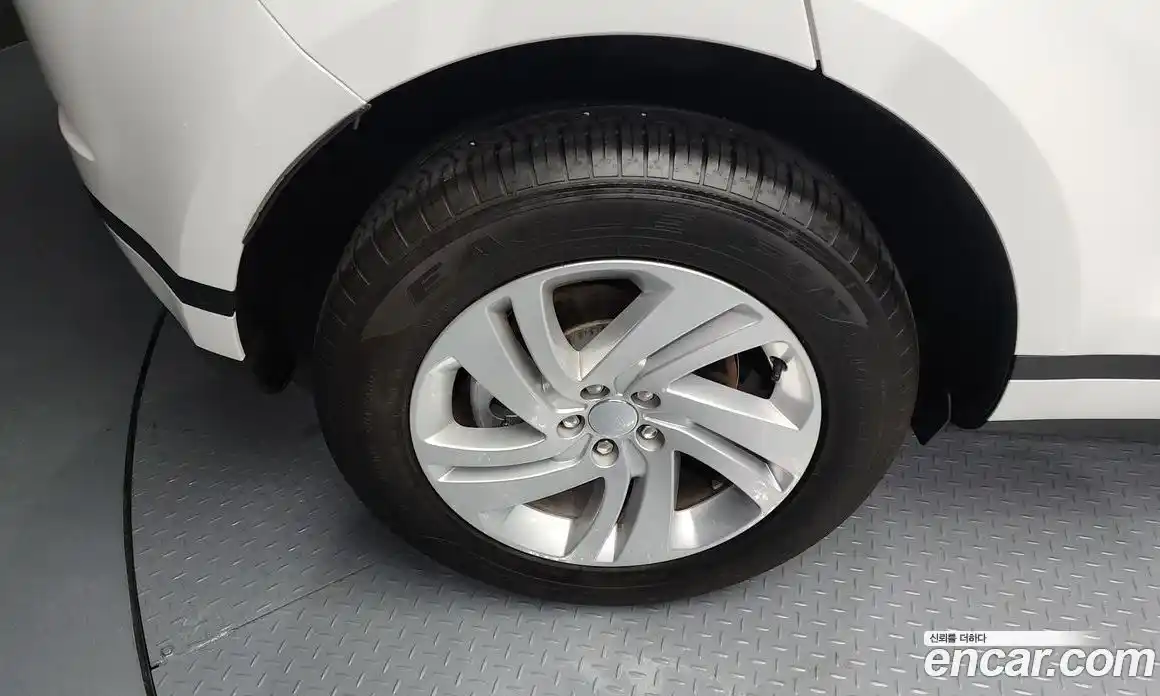 Land Rover Range-Rover Evoque 2024 2.0 Автомат в Москве № 165957, фото 11