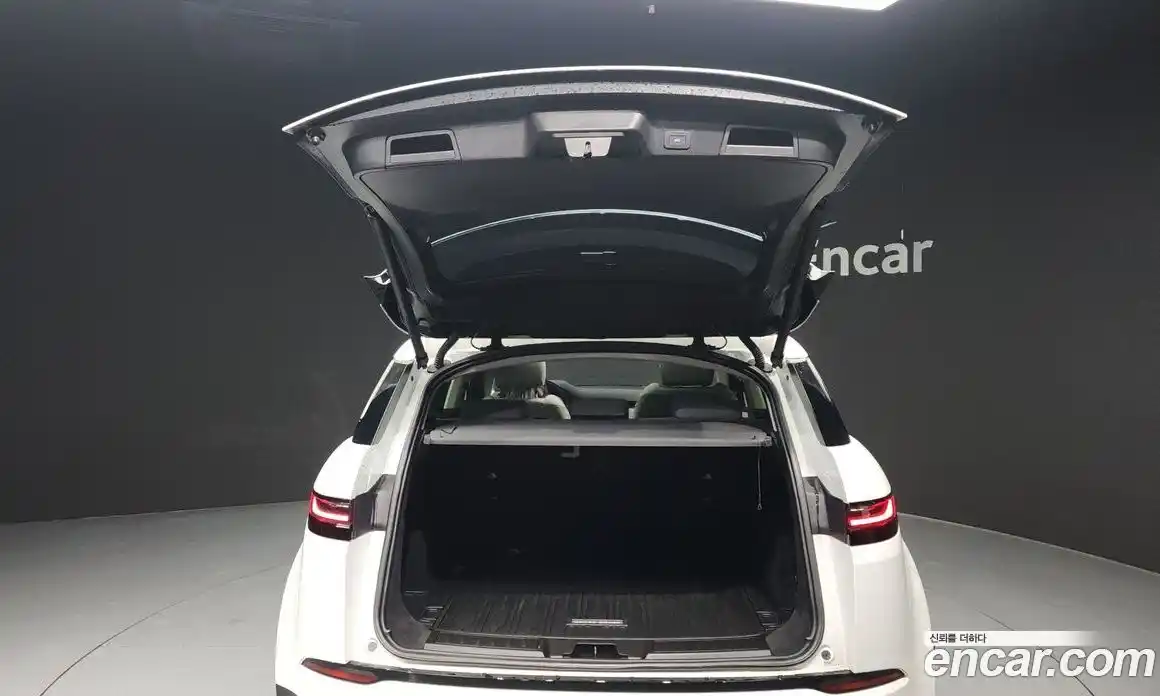 Land Rover Range-Rover Evoque 2024 2.0 Автомат в Москве № 165957, фото 18